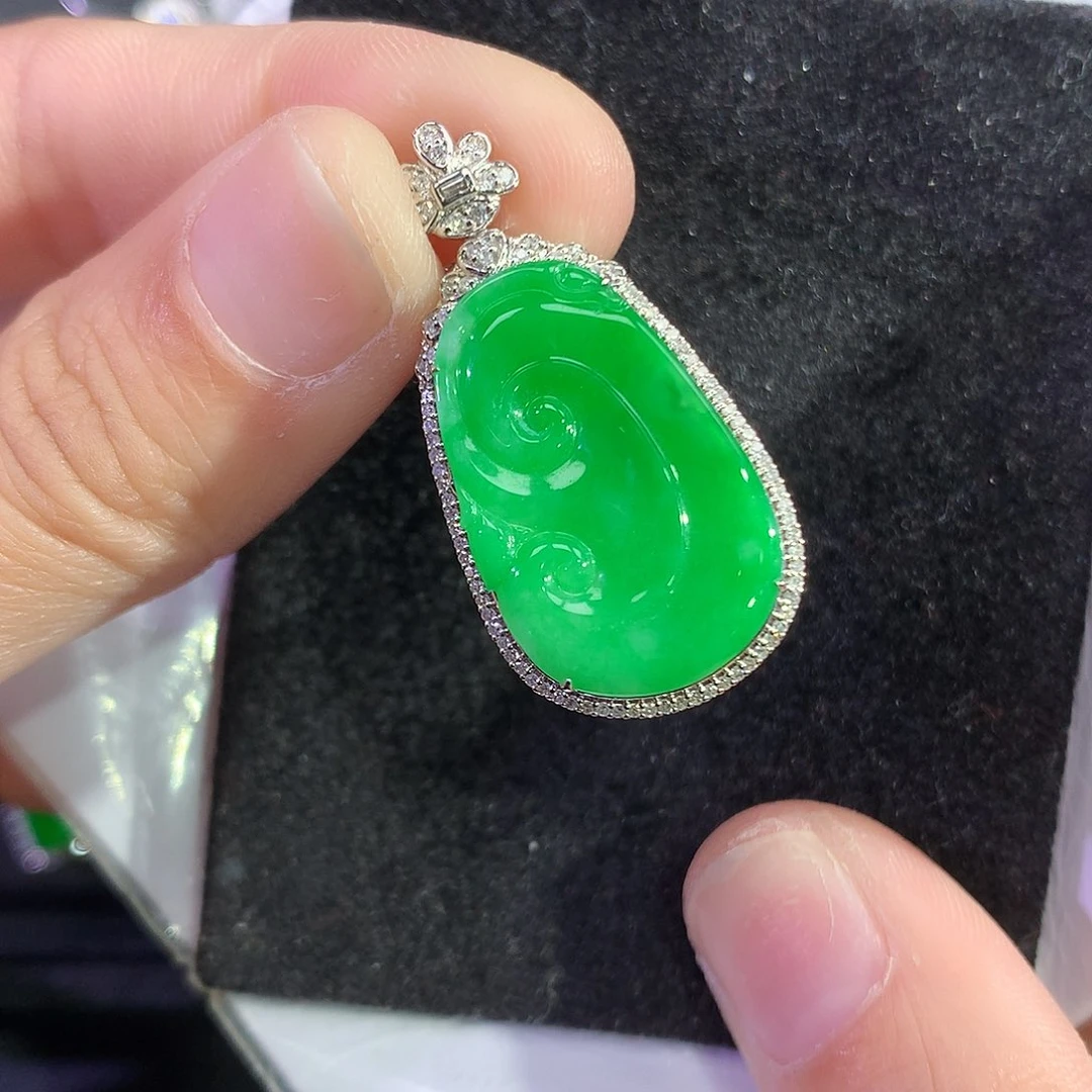 翡翠吊坠(赠链)18K金镶嵌