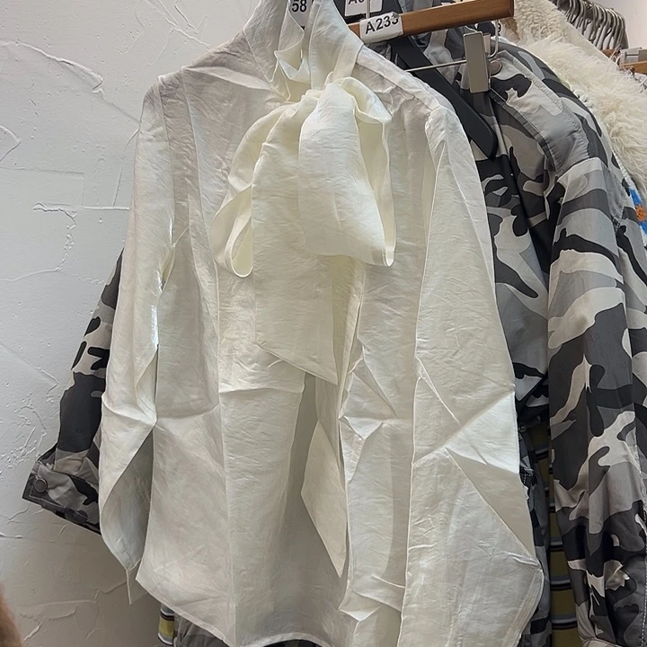 今天新款 蝴蝶结宽松光泽感衬衫