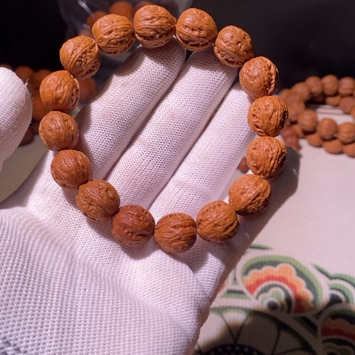 文玩核桃手串……20