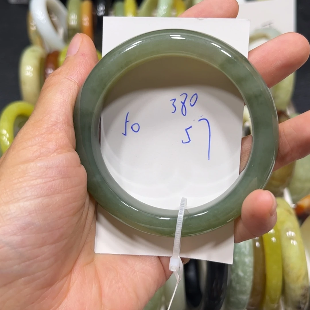 兰***兰和田玉手镯未镶嵌