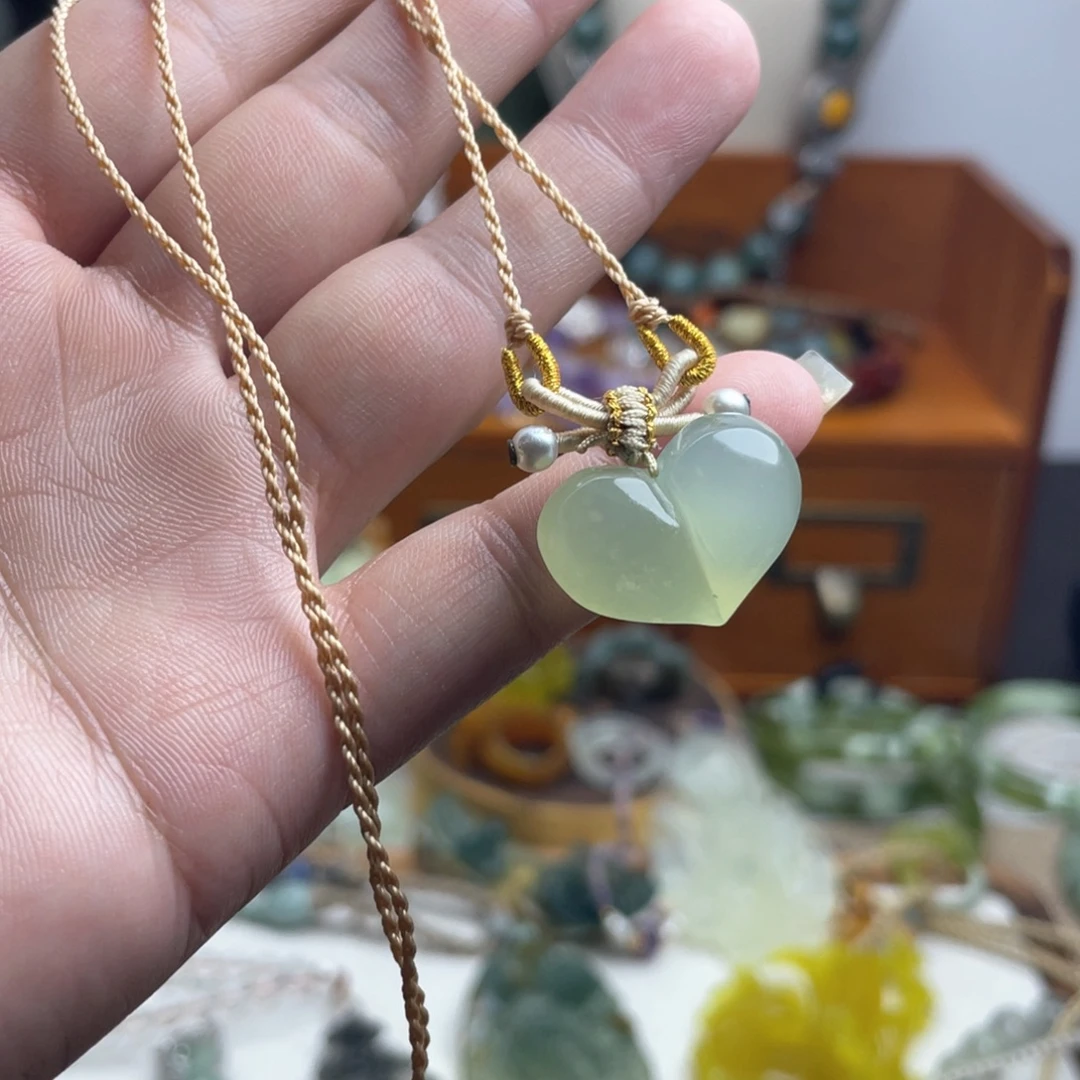 蛇纹石玉未镶嵌吊坠