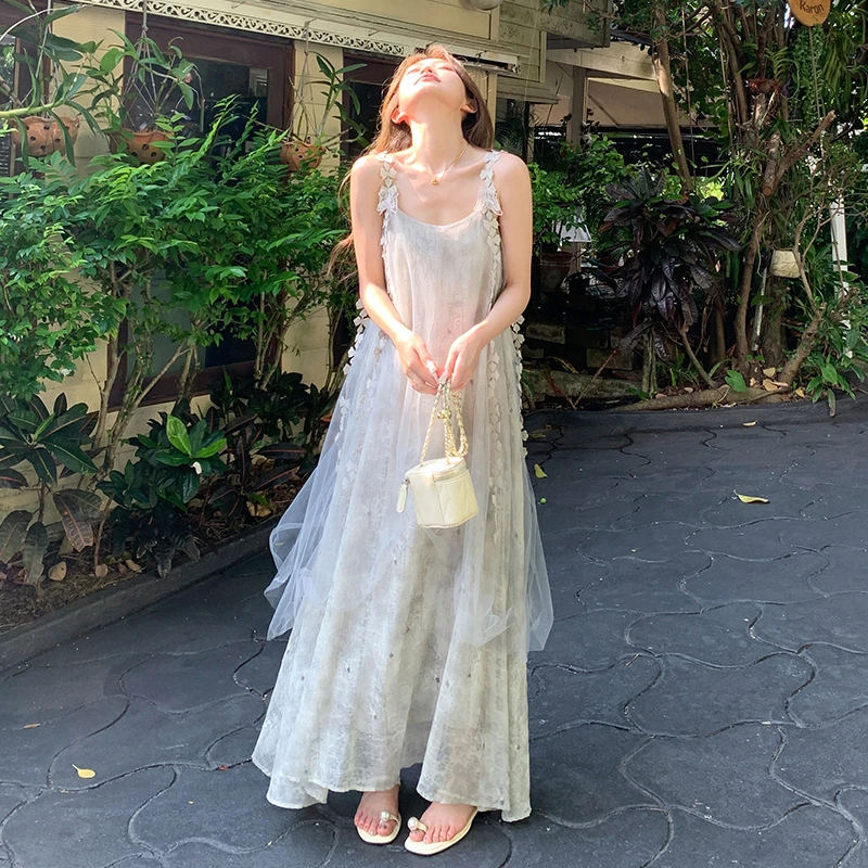 浅灰色新中式仙女吊带连衣裙温柔风沙滩海边度假碎花辣妹长裙夏季