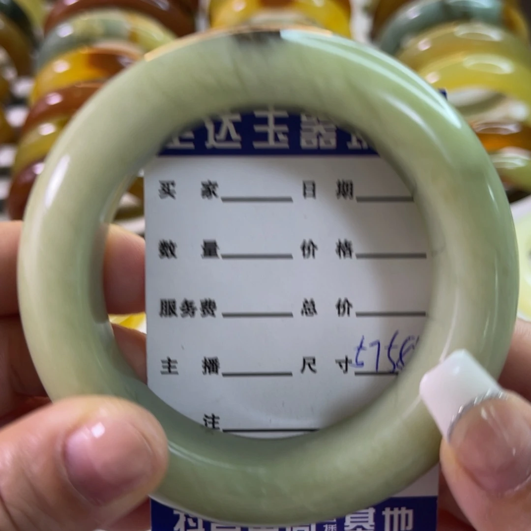 蛇纹石玉未镶嵌手镯M****?