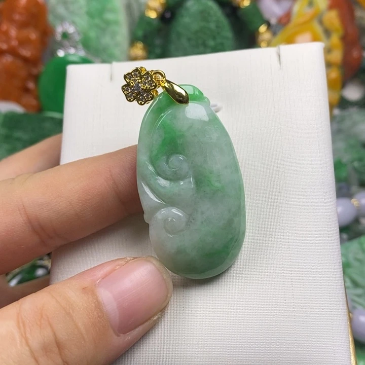 翡翠未镶嵌吊坠(赠链)