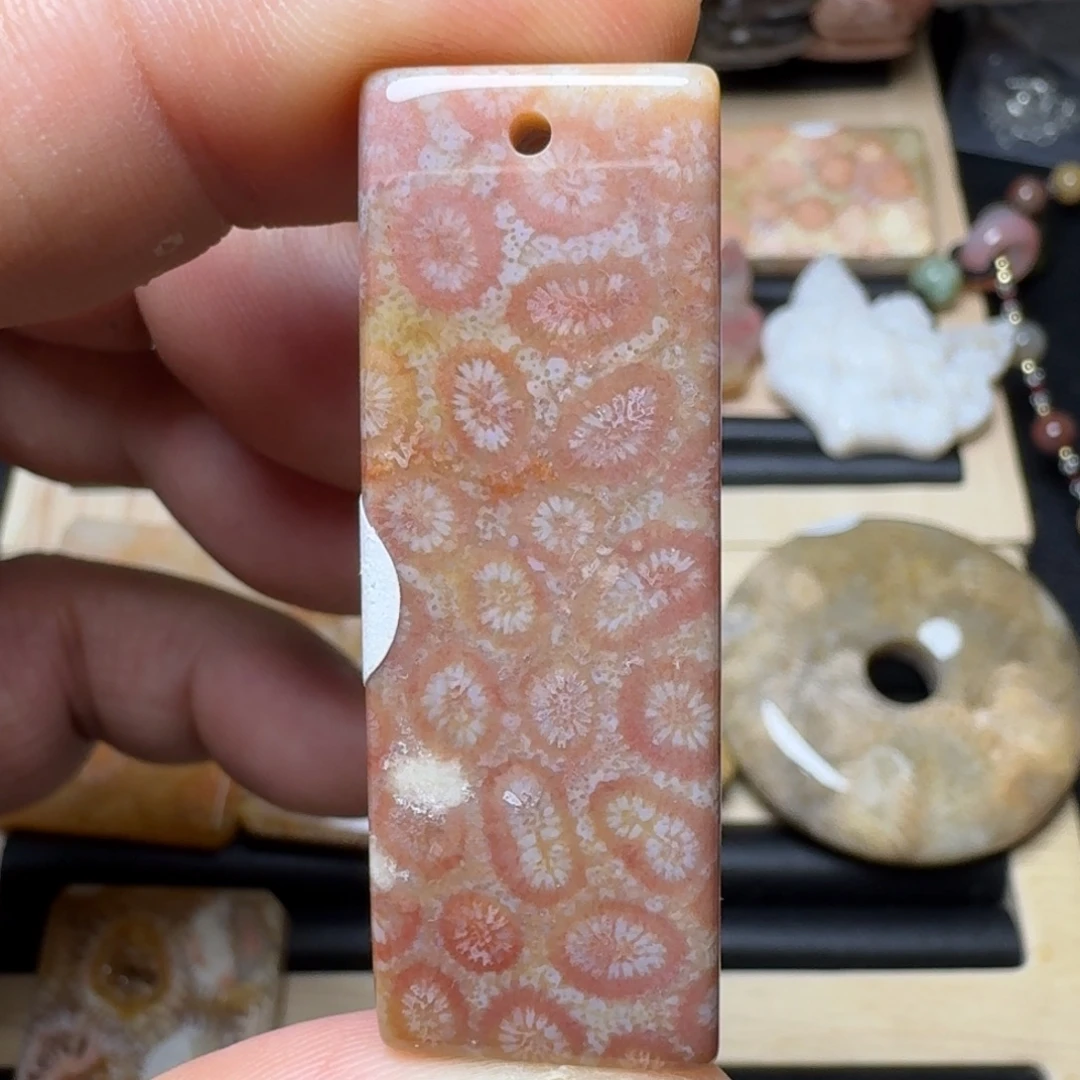 未镶嵌纯天然色有机玉石保真色硅化玉