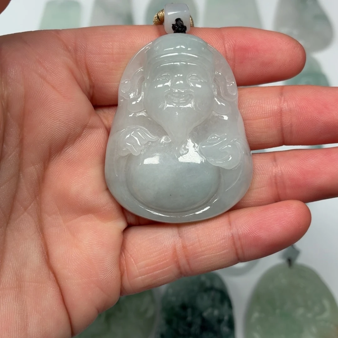 翡翠未镶嵌颈饰财神