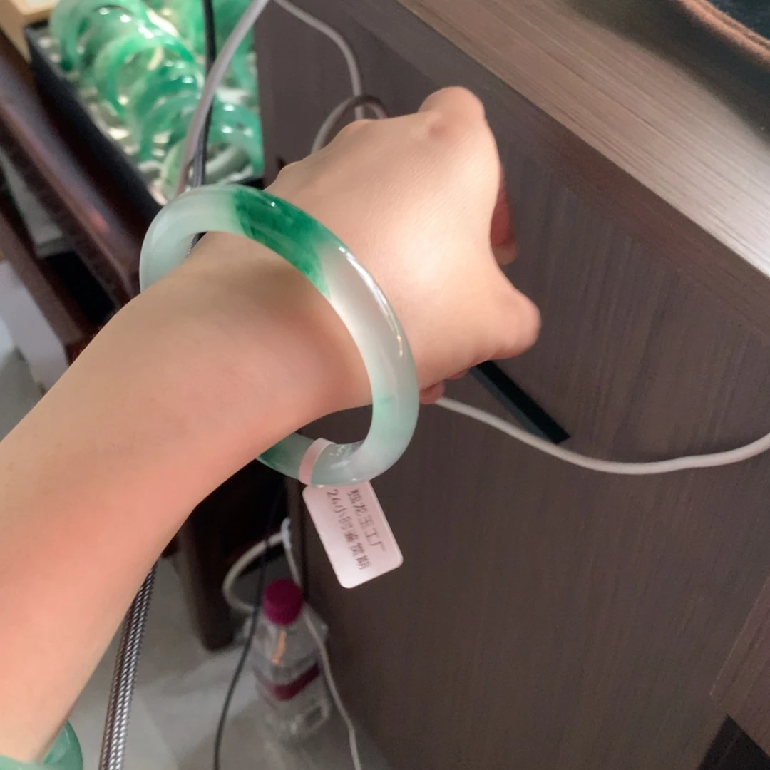 石英质玉（非洲翠）手镯未镶嵌