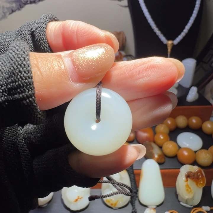 喜***樂和田玉未镶嵌颈饰