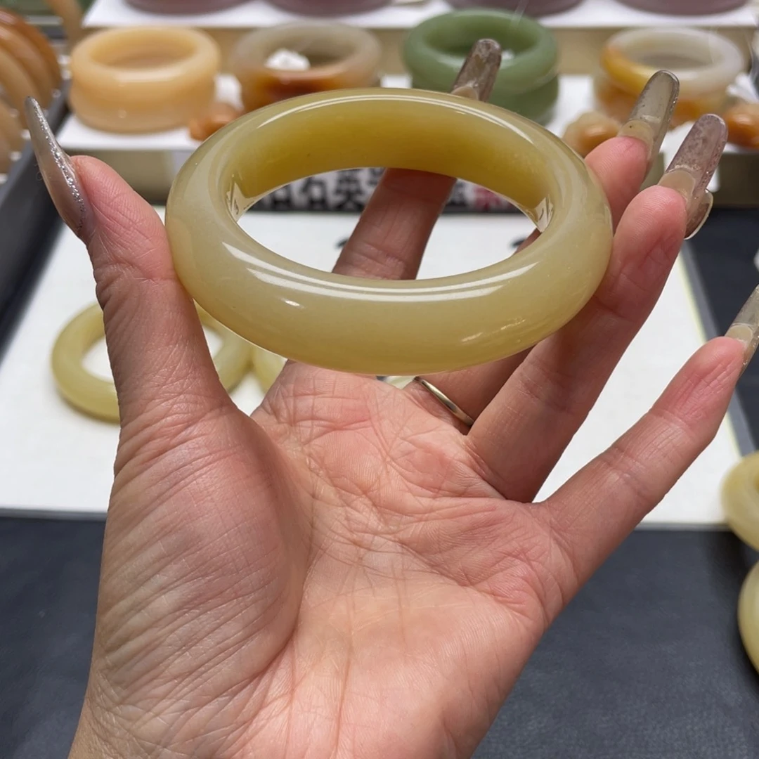 石英质玉手镯未镶嵌李**焱