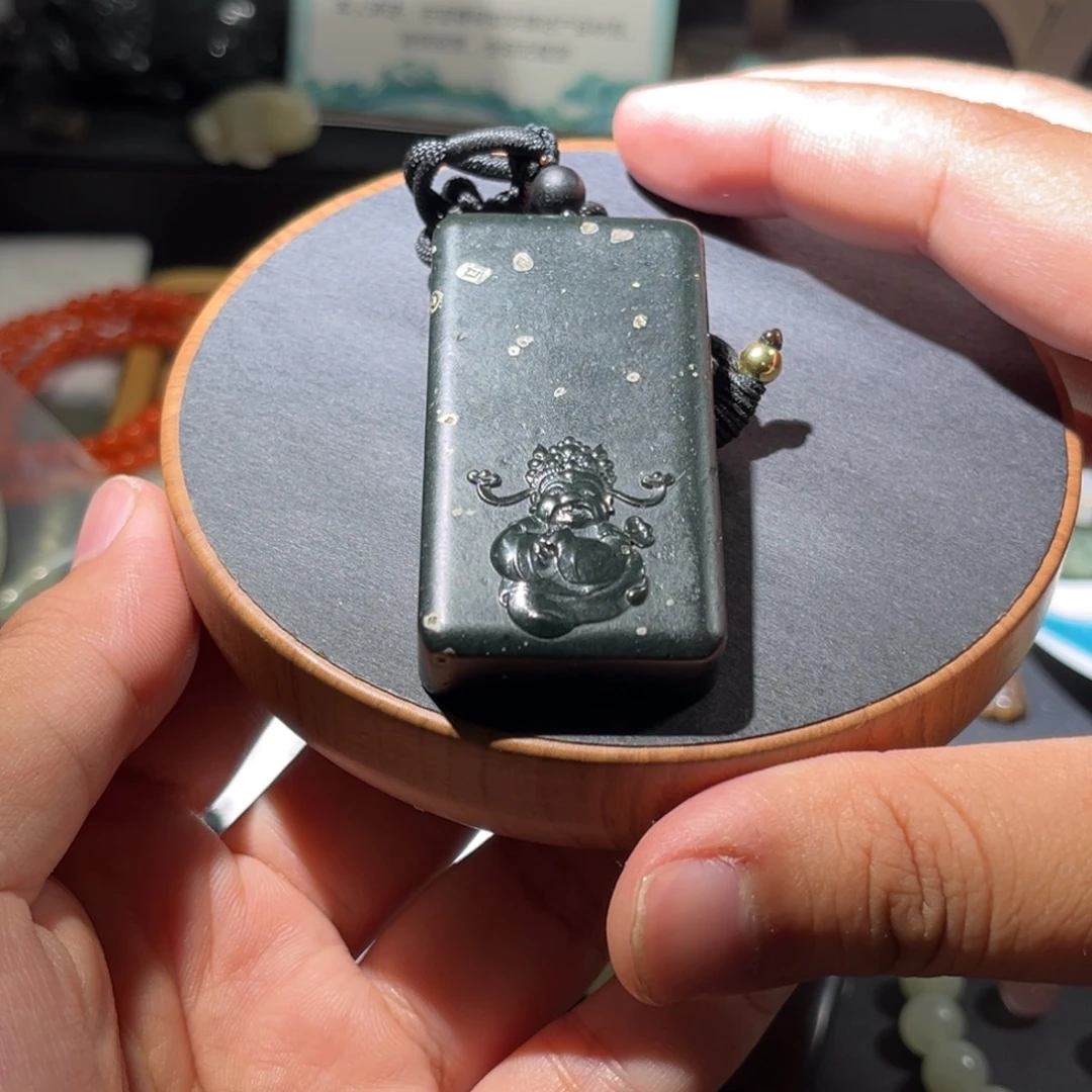 L***N和田玉未镶嵌珠宝半成品