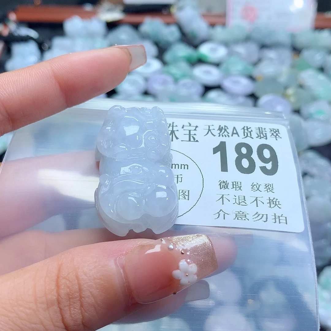 翡翠未镶嵌颈饰，