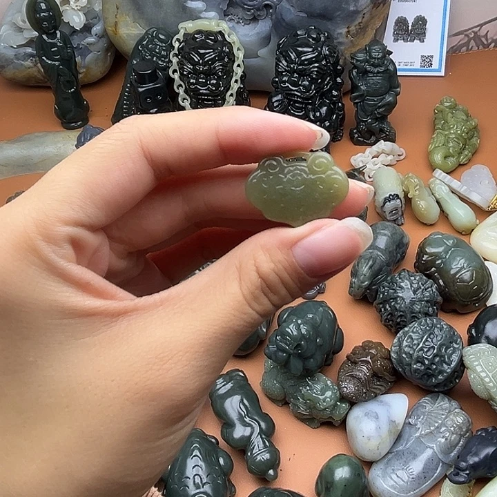 和田玉未镶嵌挂件