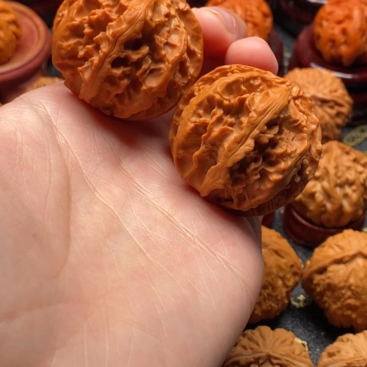 文玩核桃吊坠霸王龙