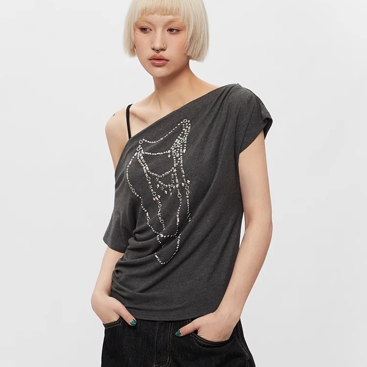 2025年新款休闲风宽松型短袖纯色T恤夏季女青年斜肩露肩潮辣上衣