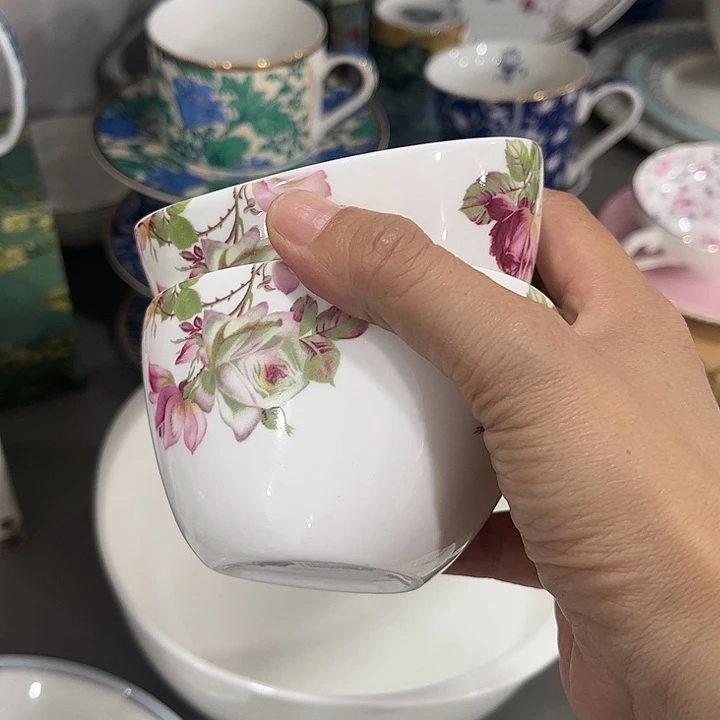 瓷片微瑕骨瓷杯两只装玫瑰