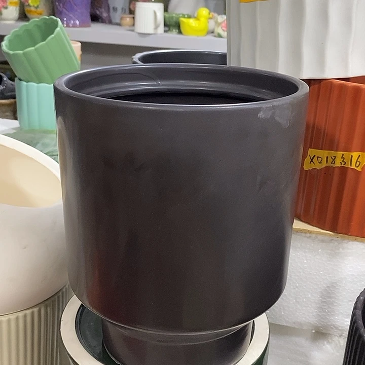 陶盆有孔 瑕疵针孔漏釉介意勿拍外高 23外口19