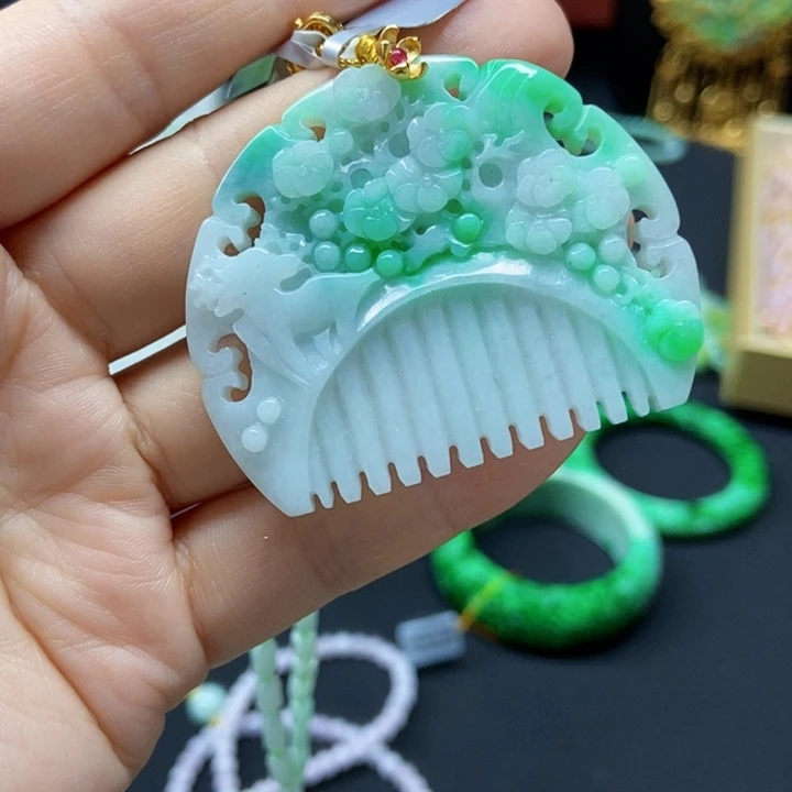 翡翠未镶嵌颈饰吊坠