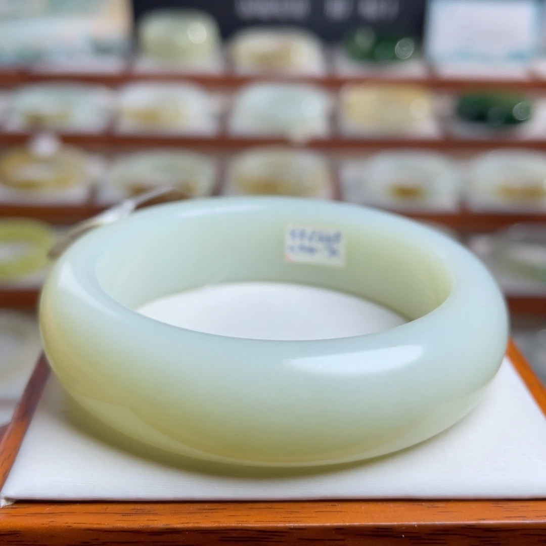 【闪购商品】未镶嵌手镯和田玉逆*