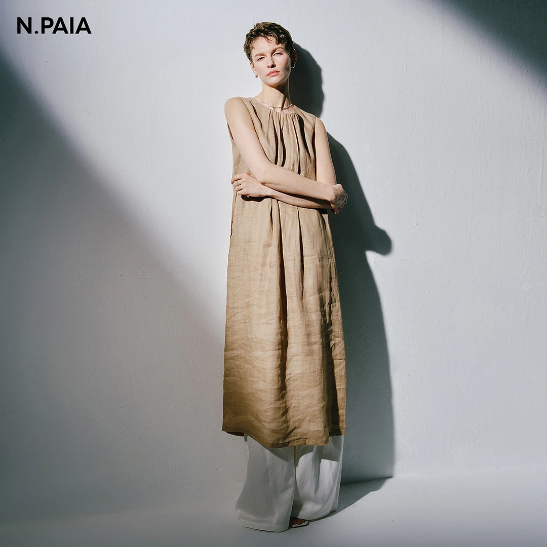 恩派雅2025春新款褶皱优雅光泽感伞骨系带无袖连衣裙女XNKPS4502A