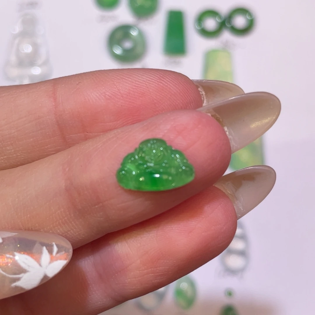 翡翠未镶嵌颈饰裸石