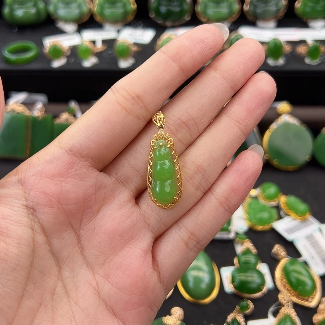 和田玉18K金镶嵌吊坠(不含链)苹果绿福豆
