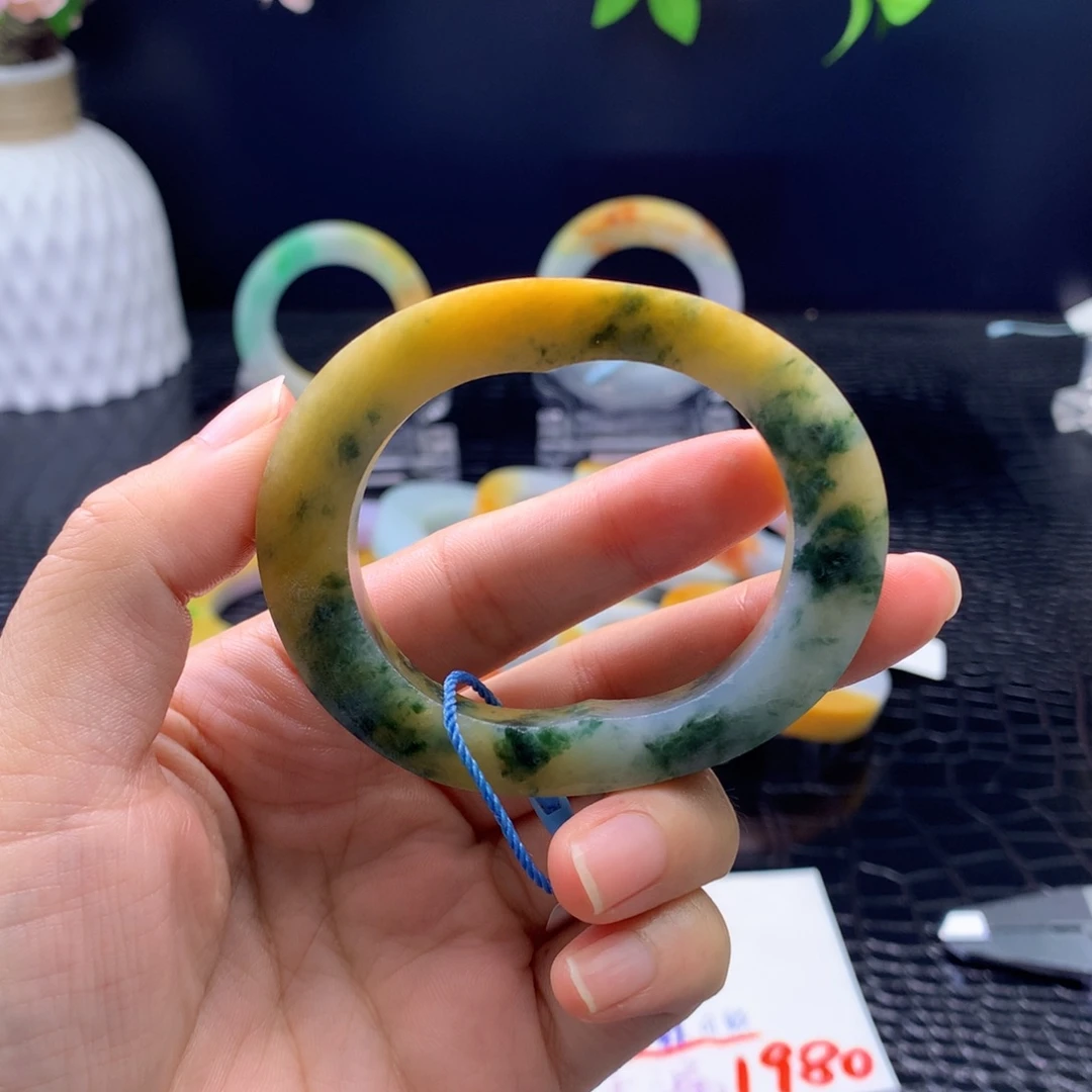 小***梨定制翡翠手镯未镶嵌