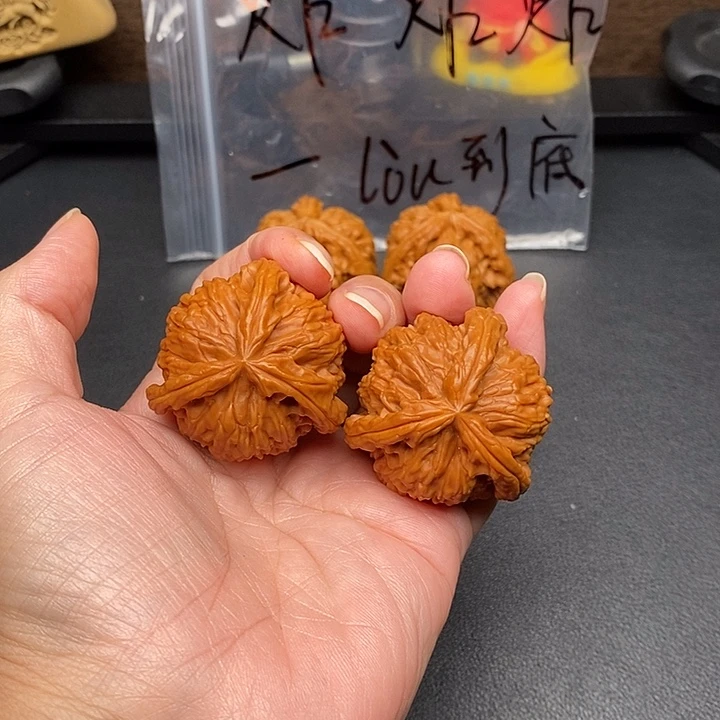 亦***菡把件文玩核桃白奔