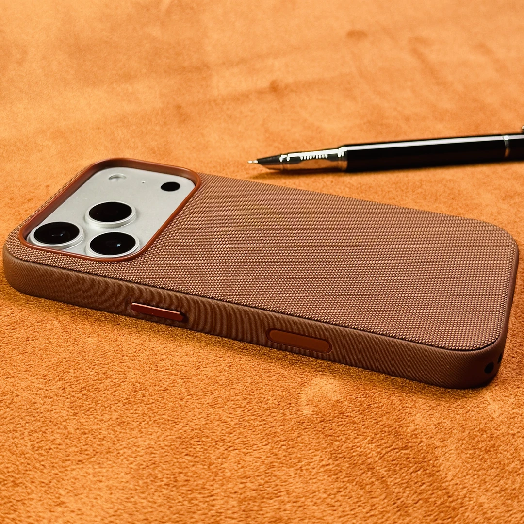 科技织物多色纱线编织立体纹理带动画适用于苹果17pormax手机壳