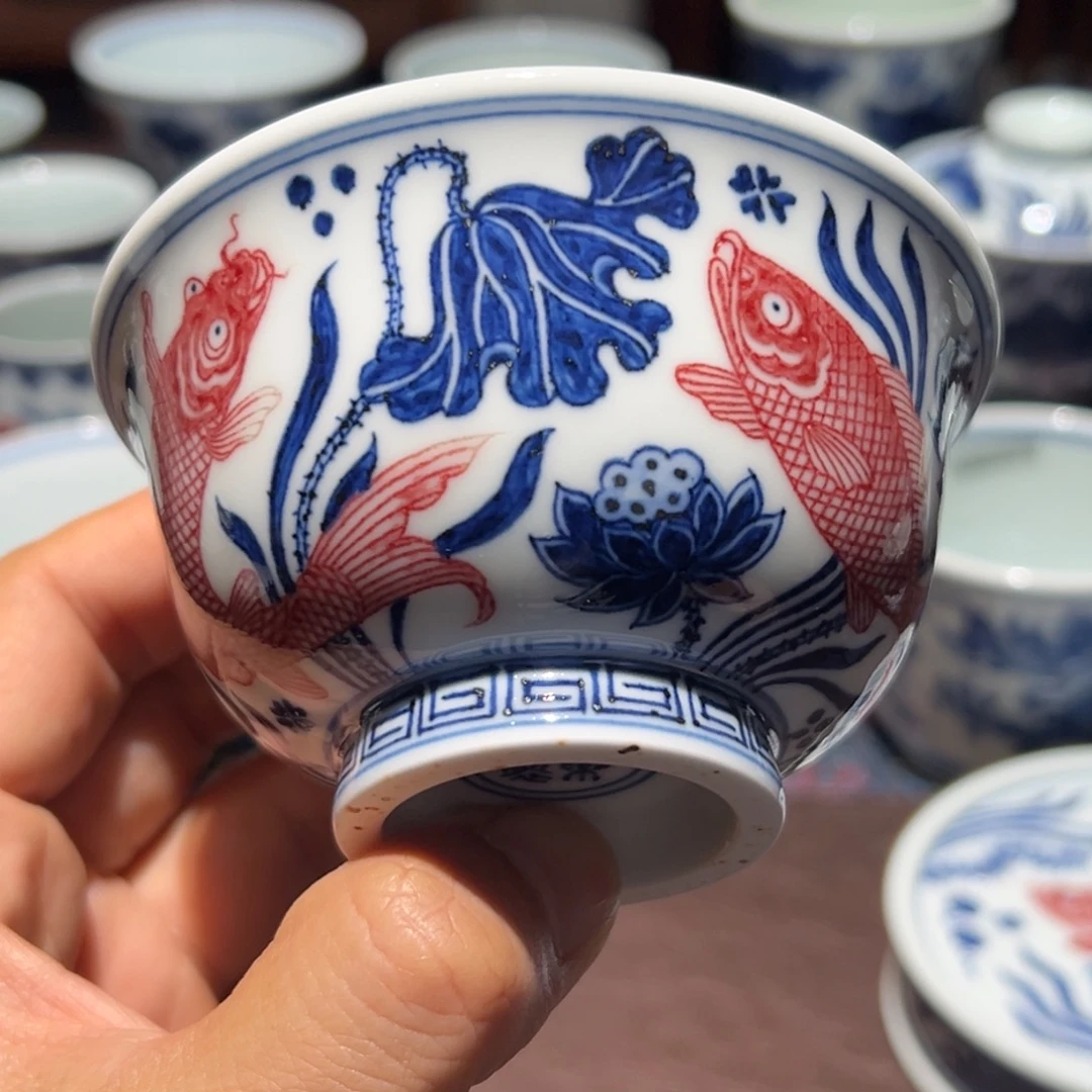 陶精品青花釉里红鱼藻纹压手杯口径约9.5厘米