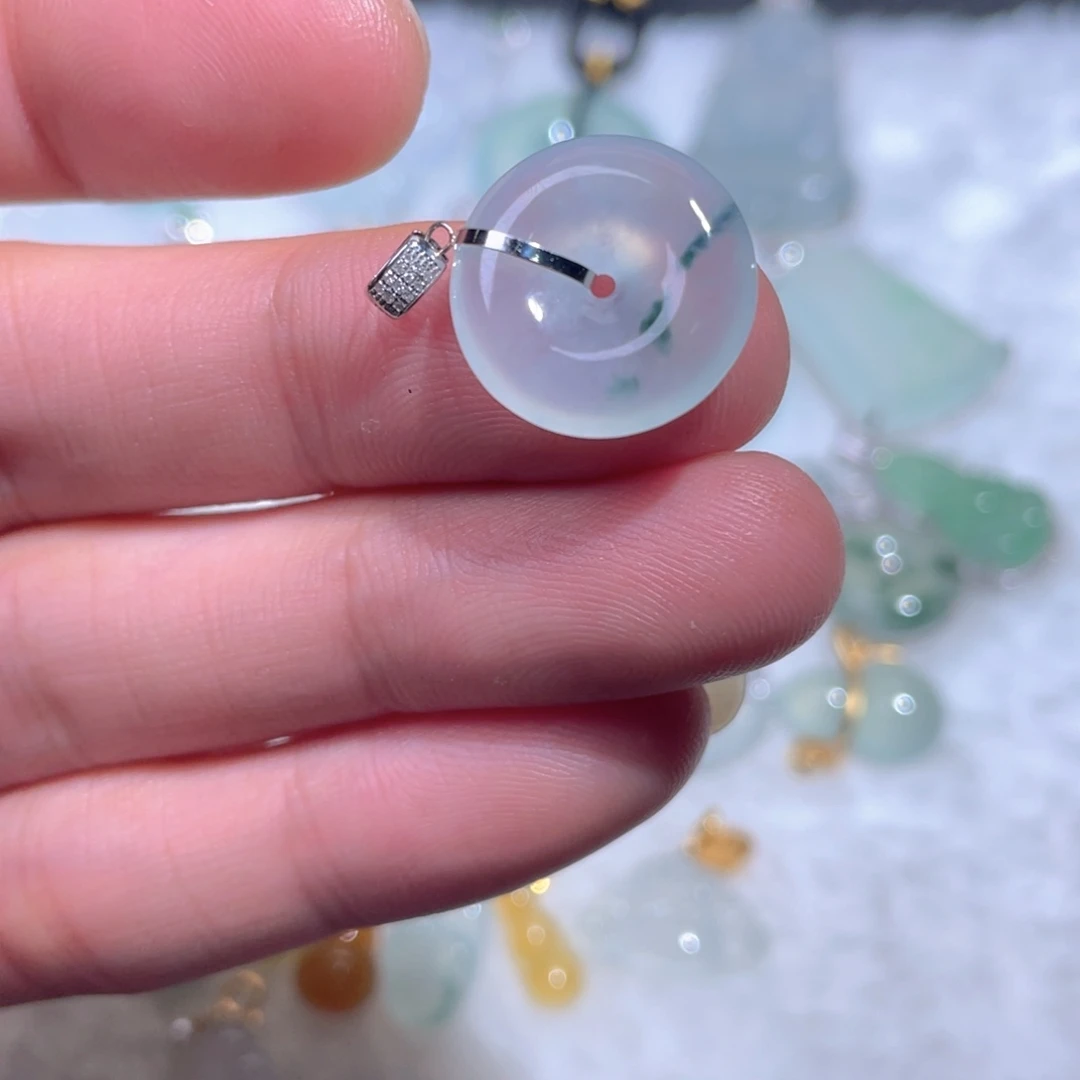 翡翠18K金镶嵌颈饰翡翠