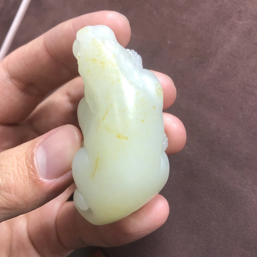 新疆和田玉貔貅小把件