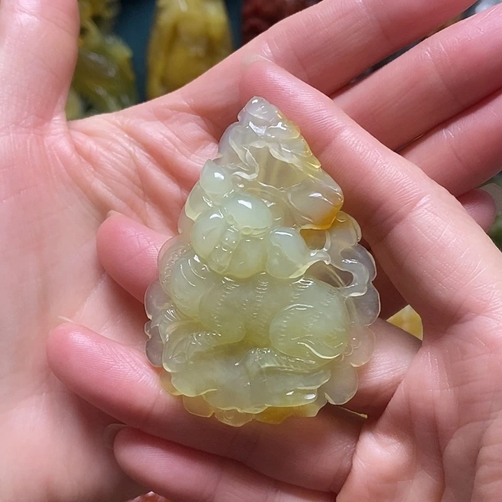 岫玉未镶嵌吊坠(赠链)