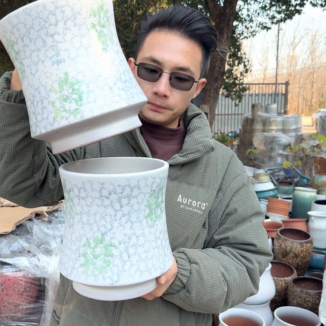 紫砂花盆口19.5高22.5（两个裙子姹寂