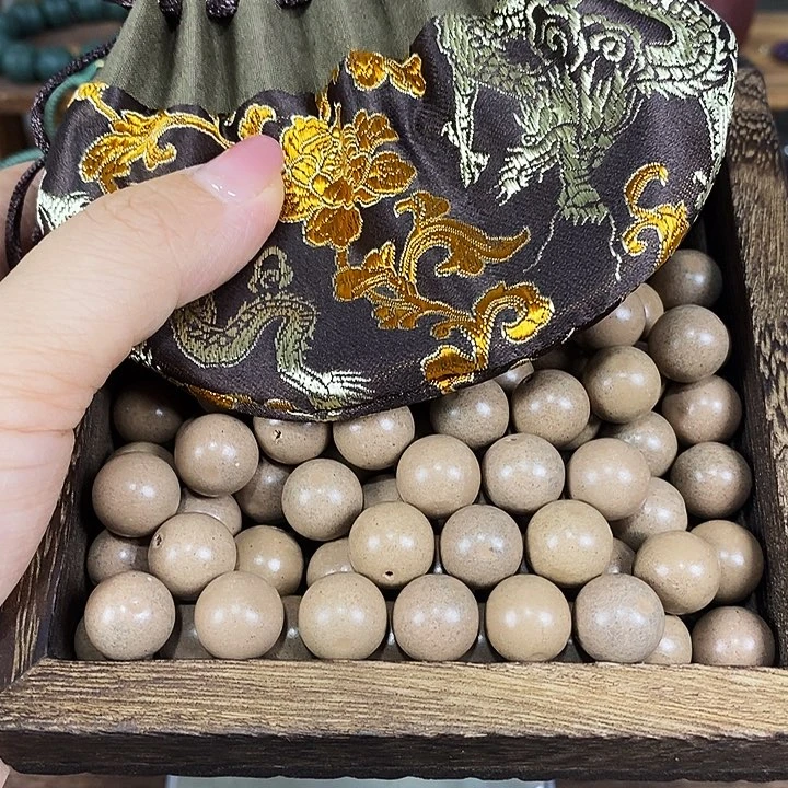 【白龙涎】1.2无孔拍到手80颗打底微瑕