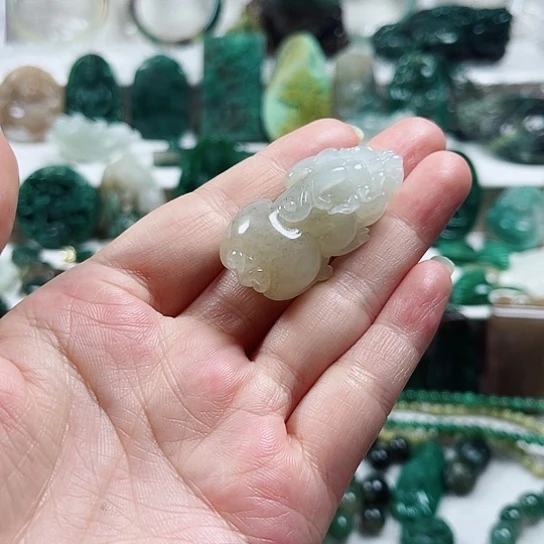 独山玉未镶嵌把件