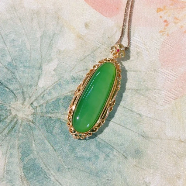 新疆和田玉碧玉冰底猫眼吊坠俄罗斯碧玉菠菜绿阳绿18K金镶吊坠女