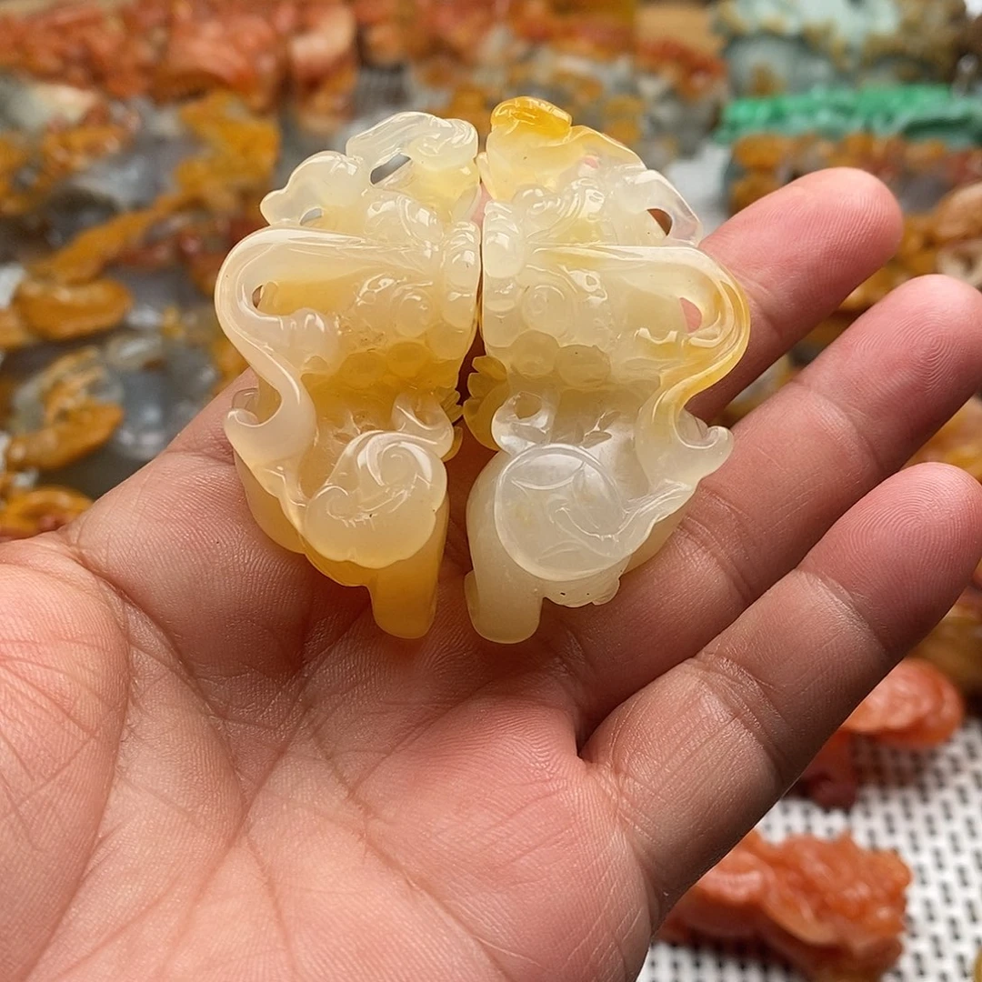 石英质玉（黄龙玉）未镶嵌颈饰