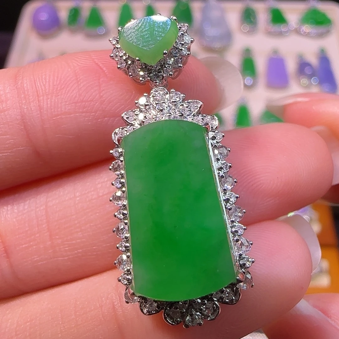 翡翠18K金镶嵌戒指