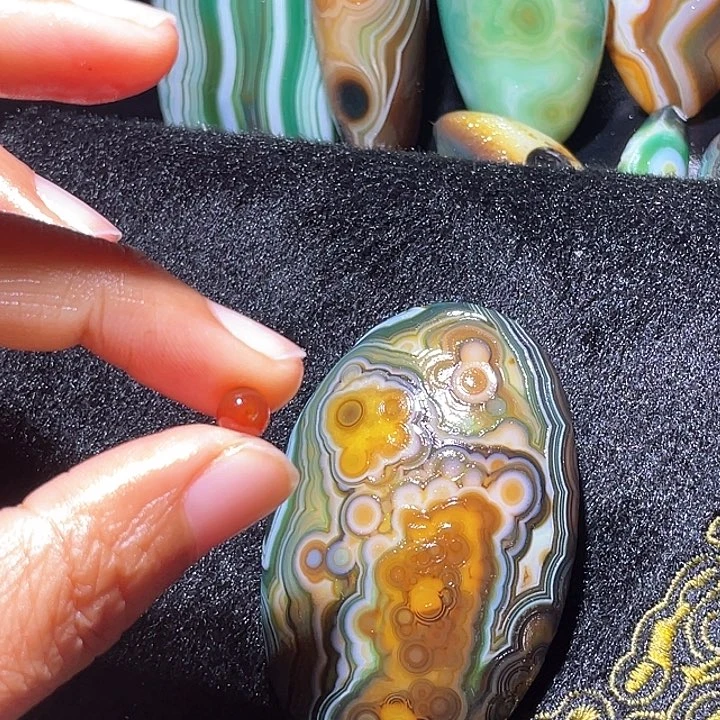 玛瑙/玉髓珠宝奇石未镶嵌虫*