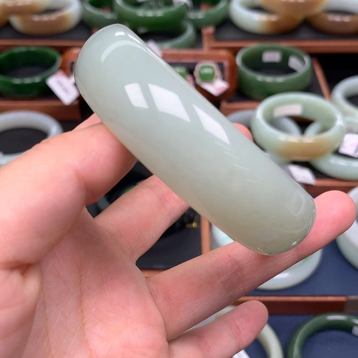 和田玉手镯63圈口未镶嵌