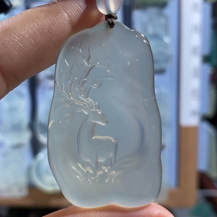 岫玉未镶嵌颈饰吊坠