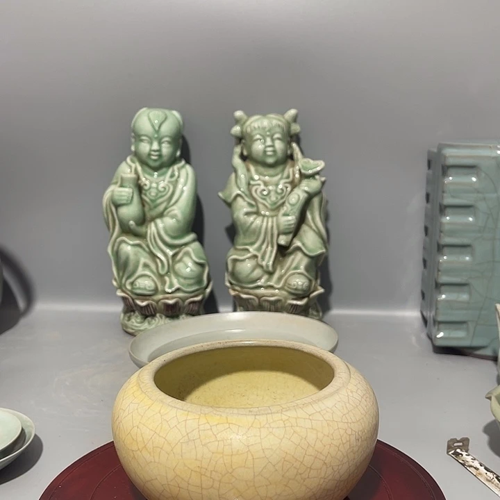 这是一个官窑瓷器