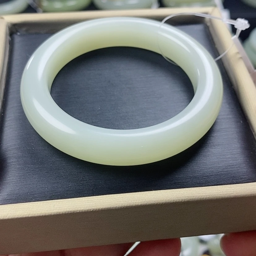 【闪购商品】未镶嵌手镯和田玉