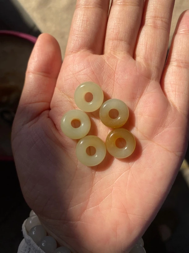和田玉甜甜圈1.5mm。多样性发其一