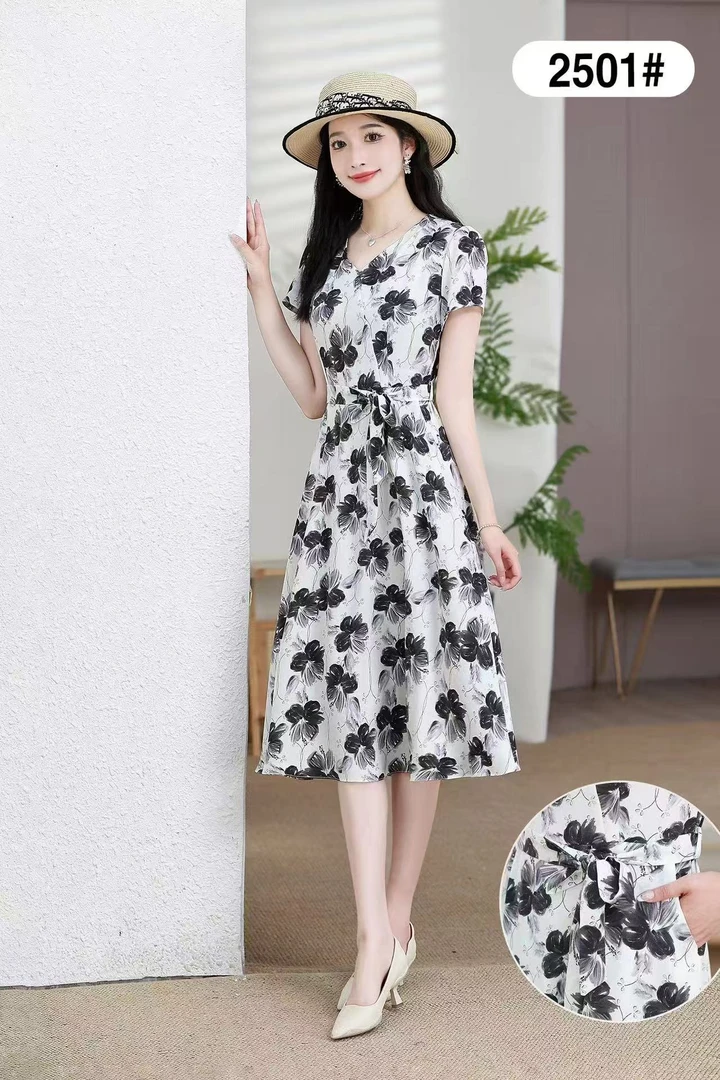 墨色生香束纤腰，通勤裙摆绽水墨