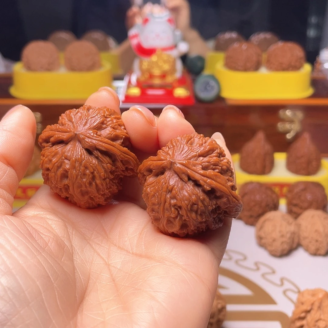 文玩核桃吊坠R*白狮子39