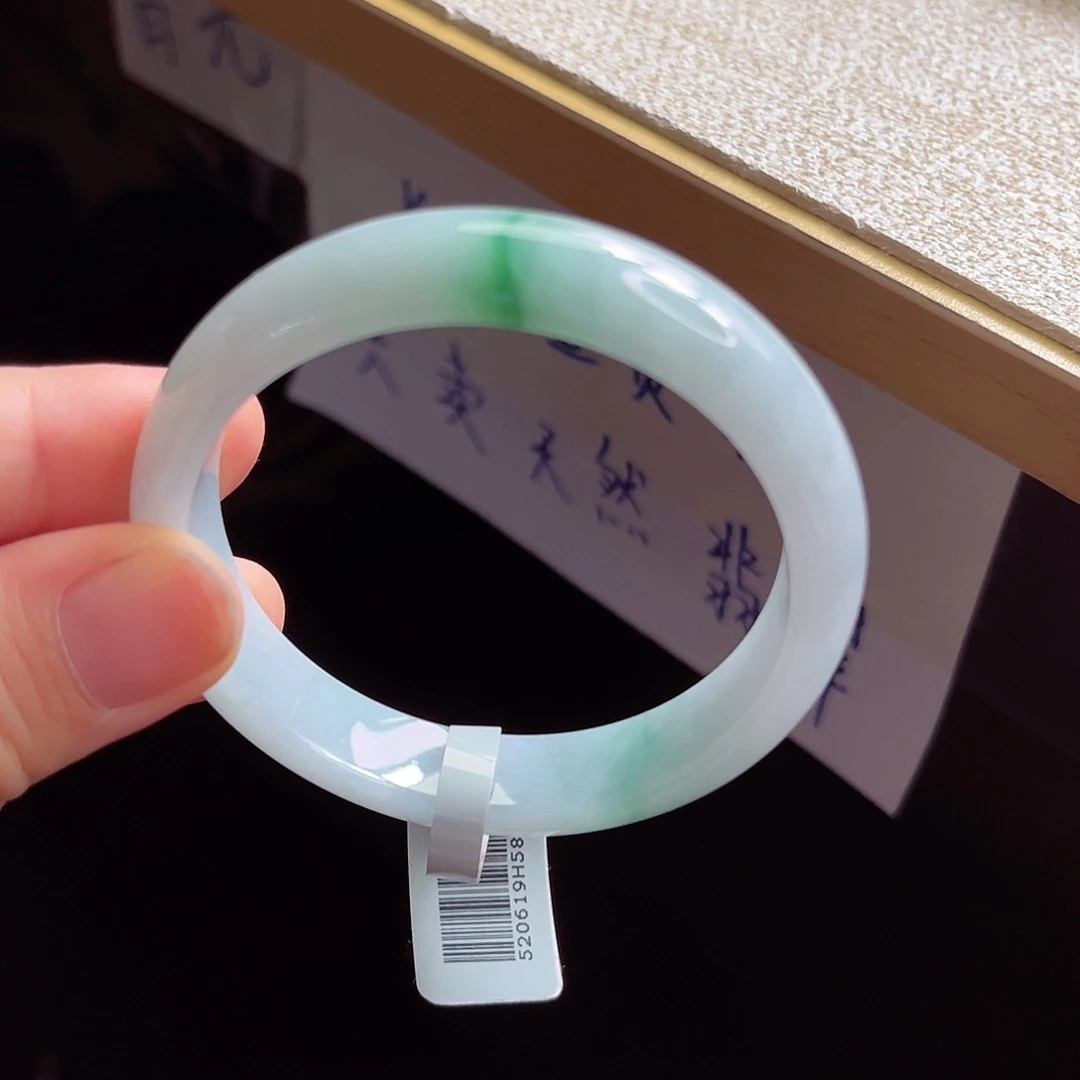 翡翠手镯未镶嵌手镯