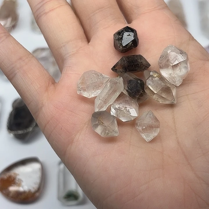 未镶嵌颈饰水晶10颗闪灵钻