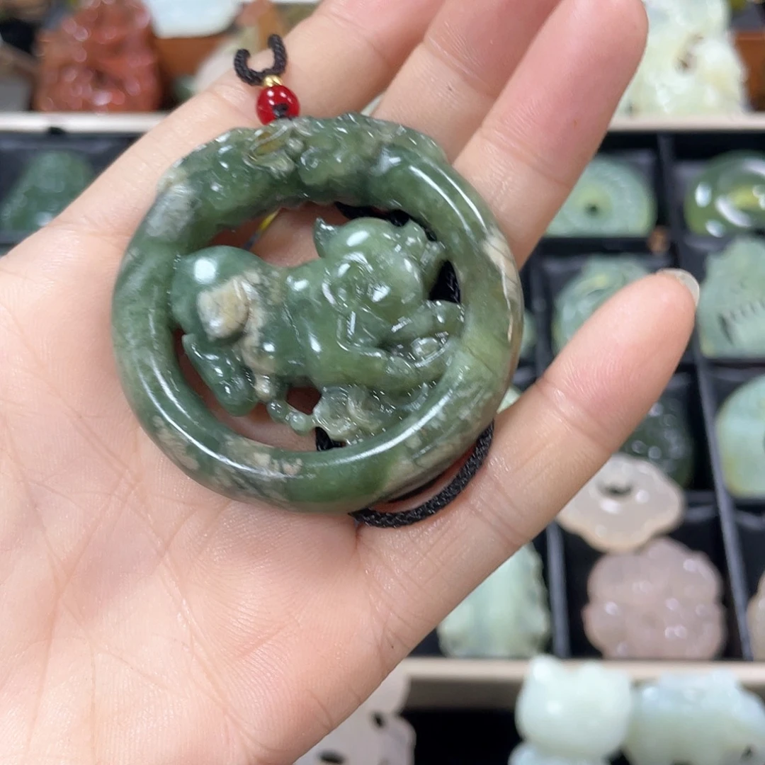蛇纹石玉颈饰未镶嵌