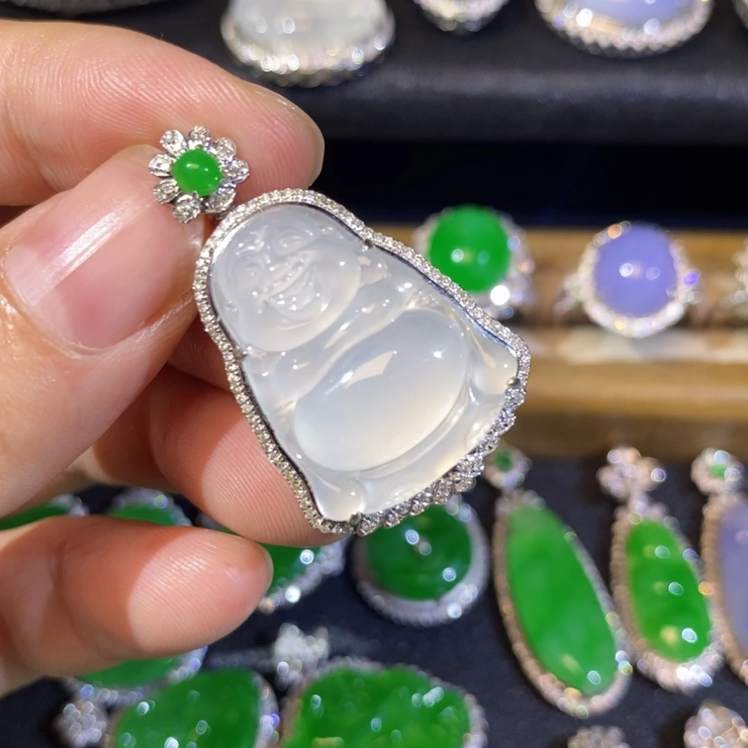 翡翠18K金镶嵌颈饰